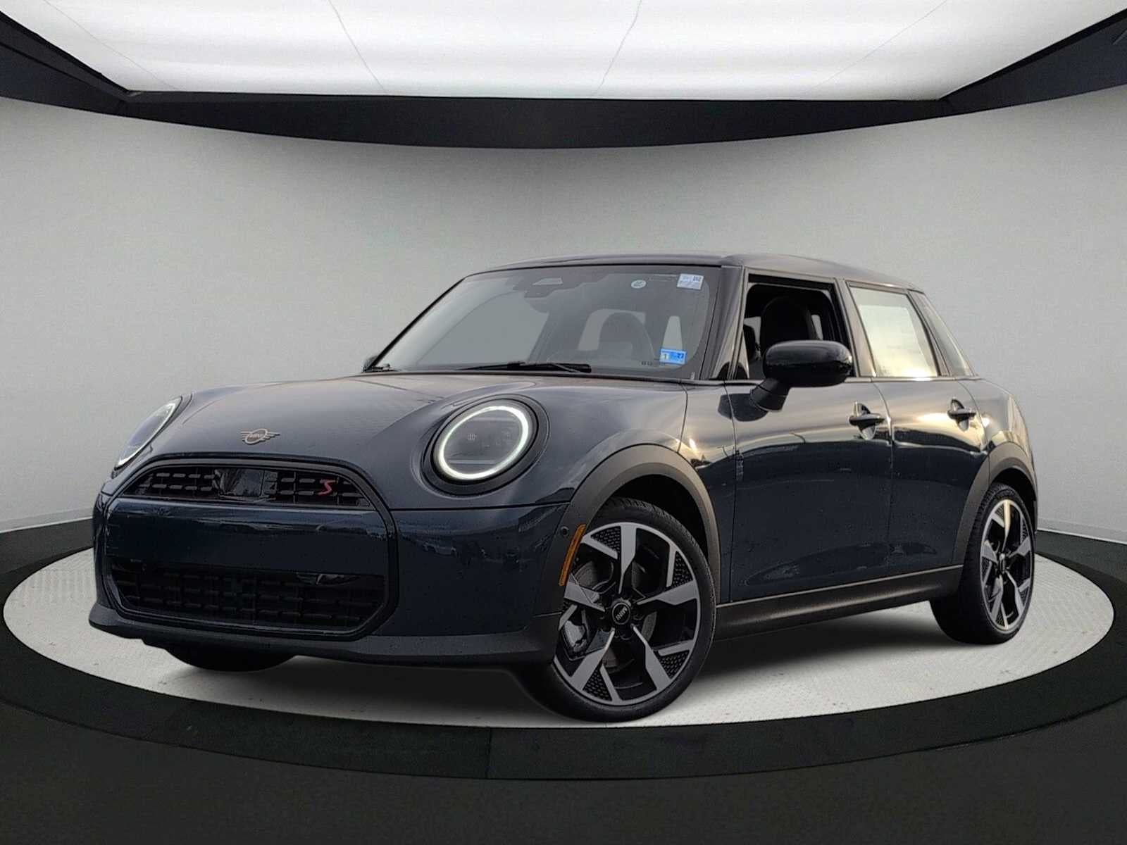 2026 MINI 4 DOOR